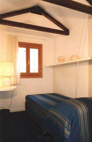 Sigle bedroom in the garret apt Belvedere